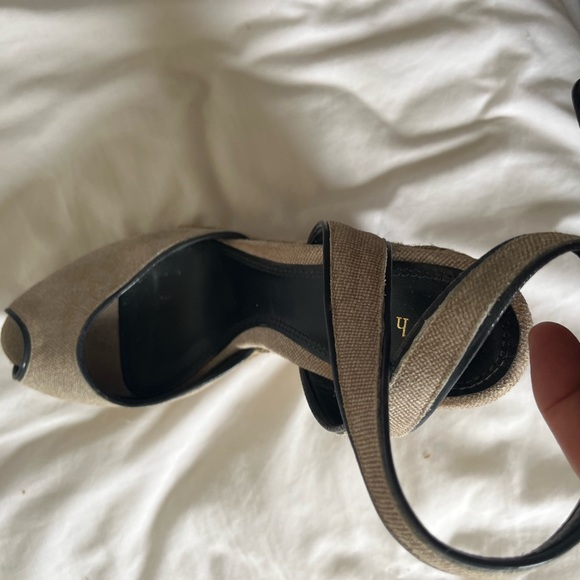 Theory - wedge heels. Tan and black wedge heels. With black trim. Adorable ! - Picture 10 of 10